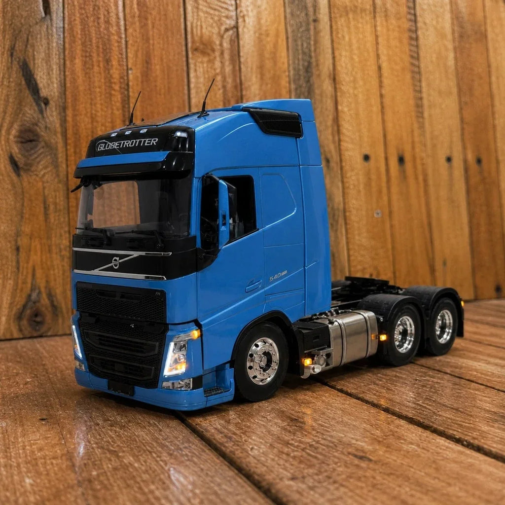 Volvo FH Globetrotter 6x4 Escala 1/24 (Controle Remoto)