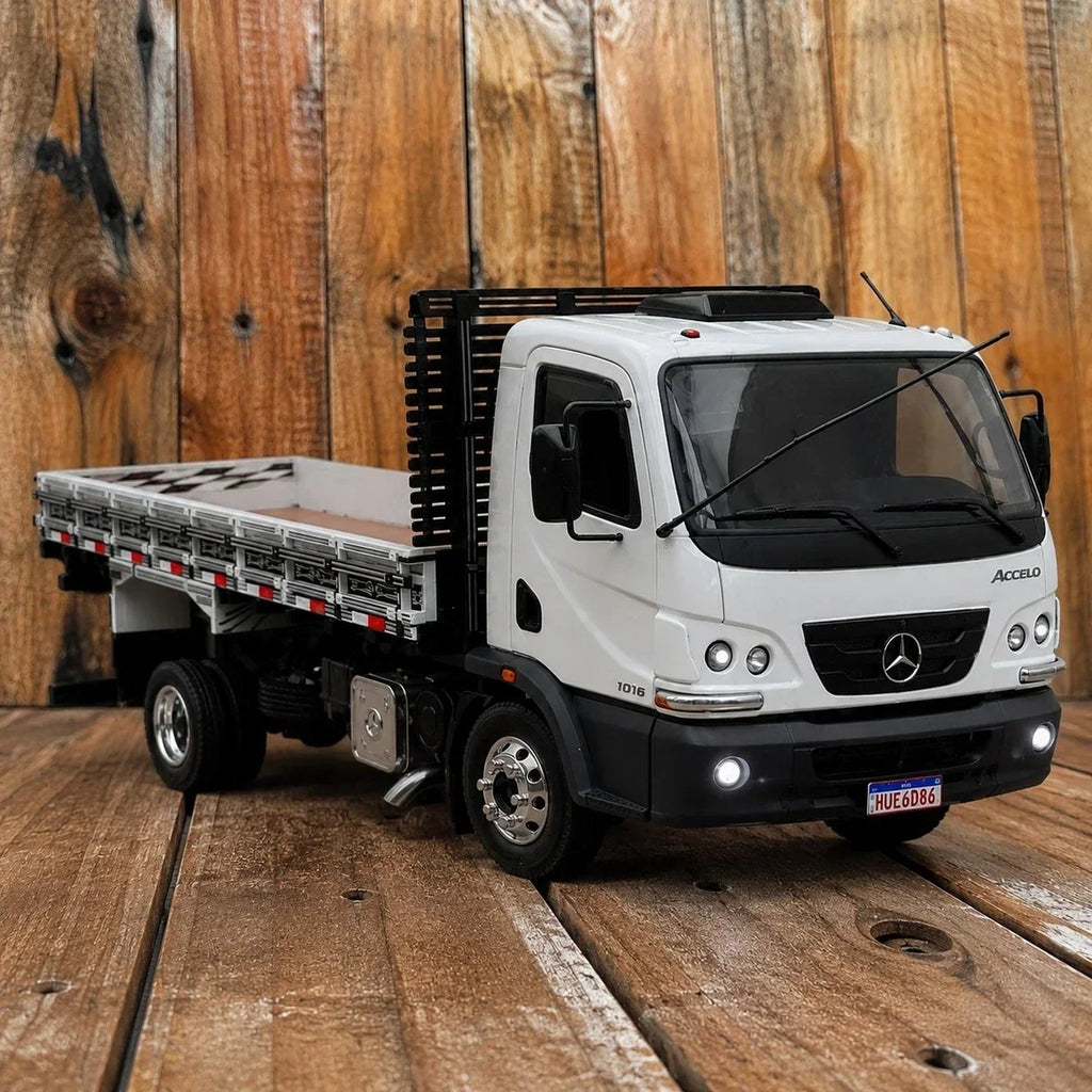 Mercedes-Benz Accelo 1016 Escala 1/24(Controle Remoto)