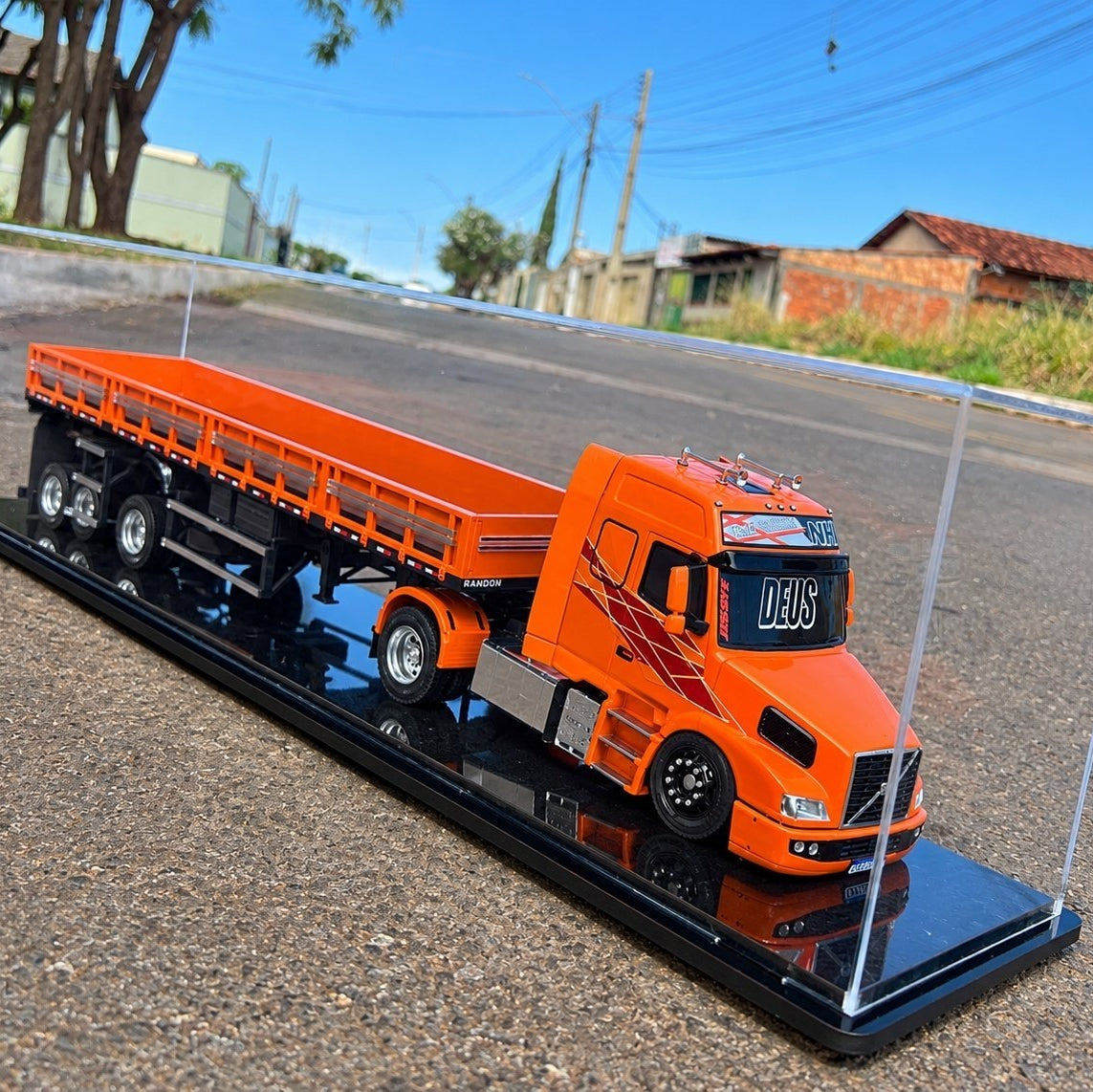 Volvo NH (bicudo) - escala 1/24