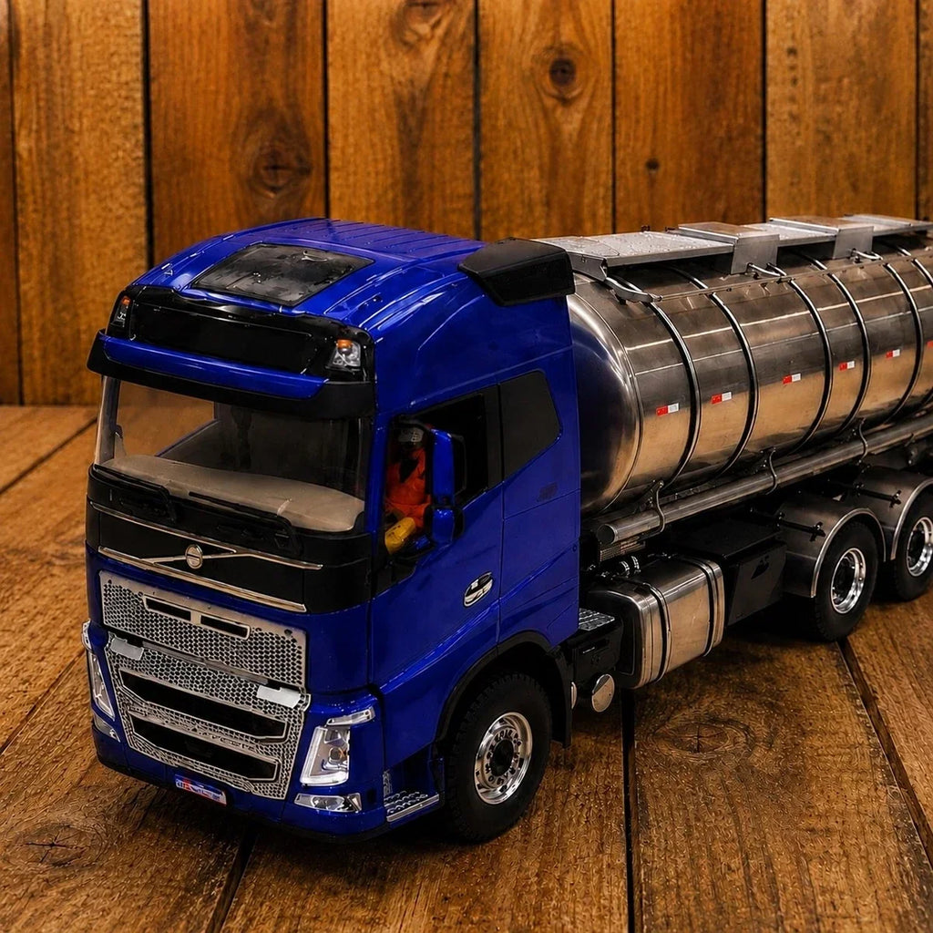 Volvo FH azul + carreta tanque Escala 1/24 (Controle Remoto)