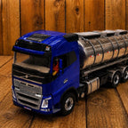 Volvo FH azul + carreta tanque Escala 1/24 (Controle Remoto)