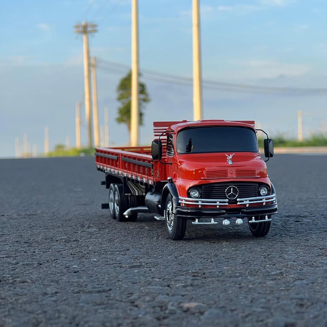 Miniatura Mercedes-Benz L-1113 Truck – Escala 1/24 (Personalizável)