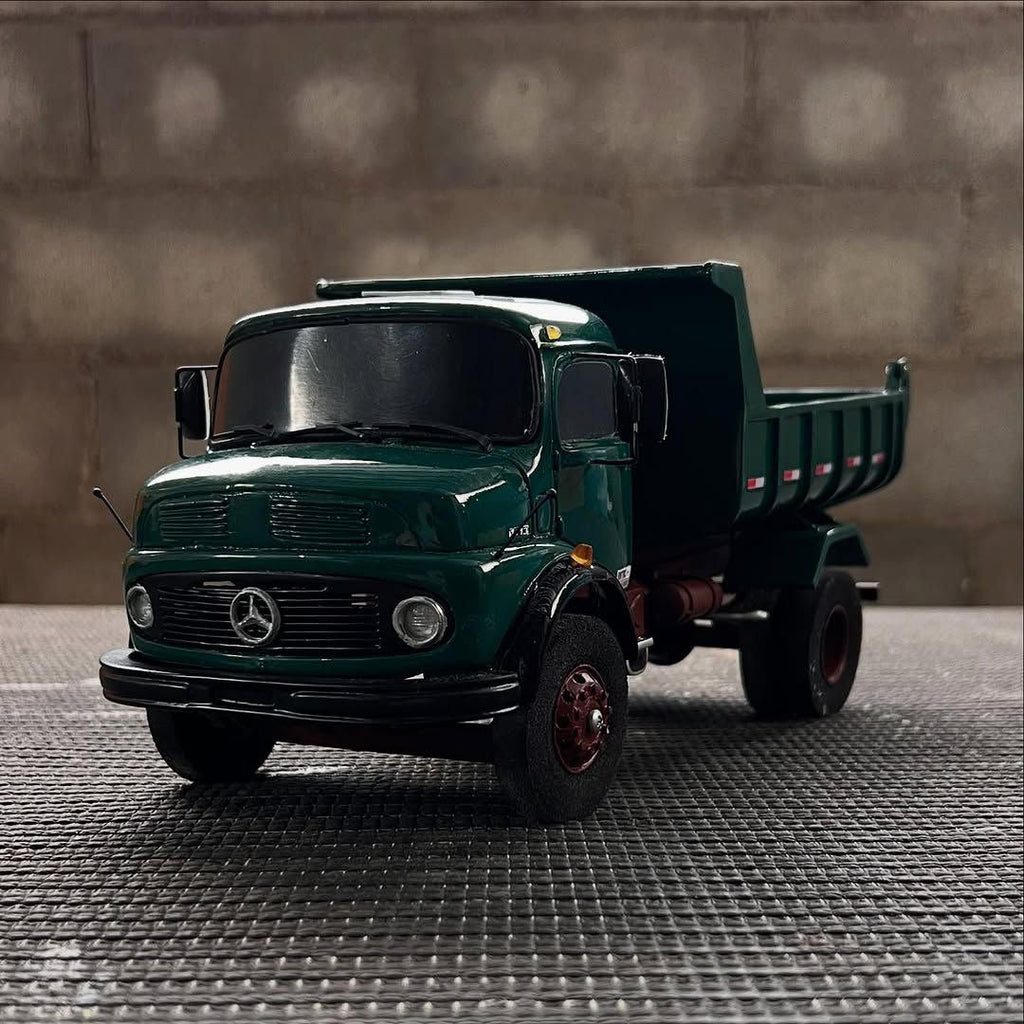 Miniatura Mercedes-Benz 1113 Caçamba – Escala 1/24