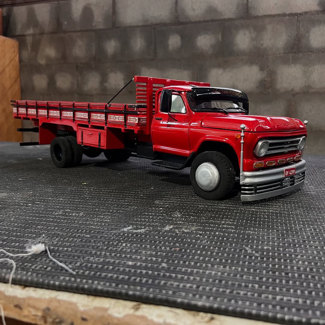 Miniatura Chevrolet D60  - Escala 1/24