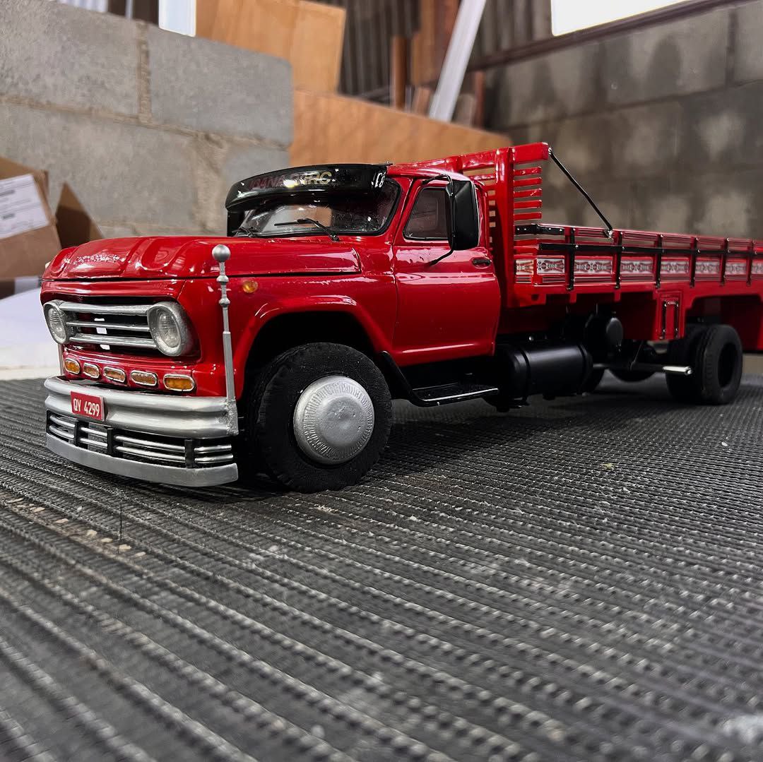 Miniatura Chevrolet D60  - Escala 1/24