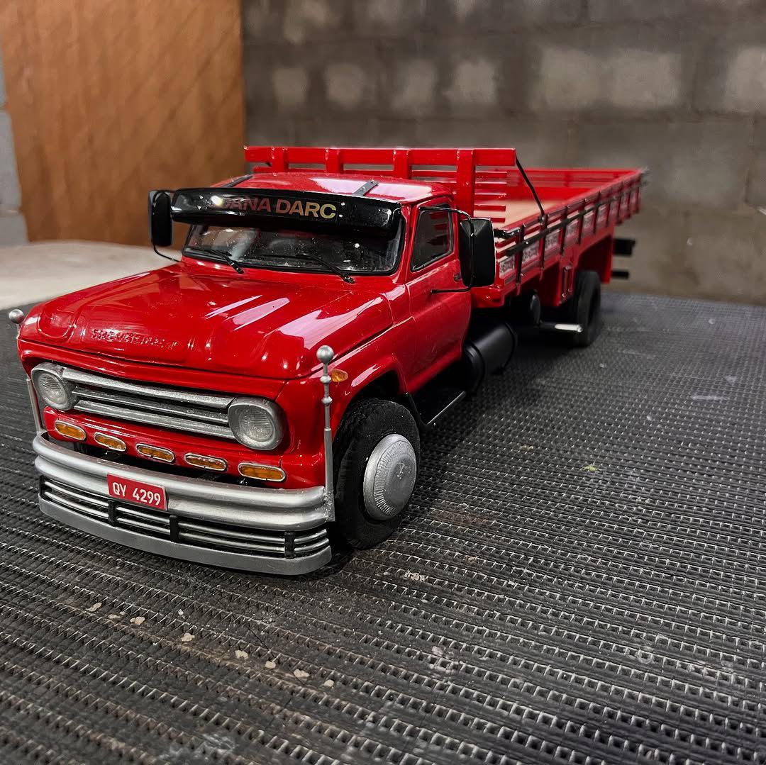Miniatura Chevrolet D60  - Escala 1/24