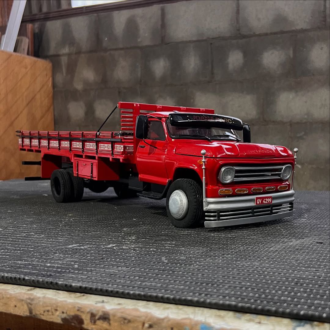 Miniatura Chevrolet D60  - Escala 1/24