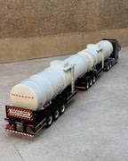 Miniatura Volvo FH Globetrotter com Carreta Tanque Duplo (Escala 1/24)