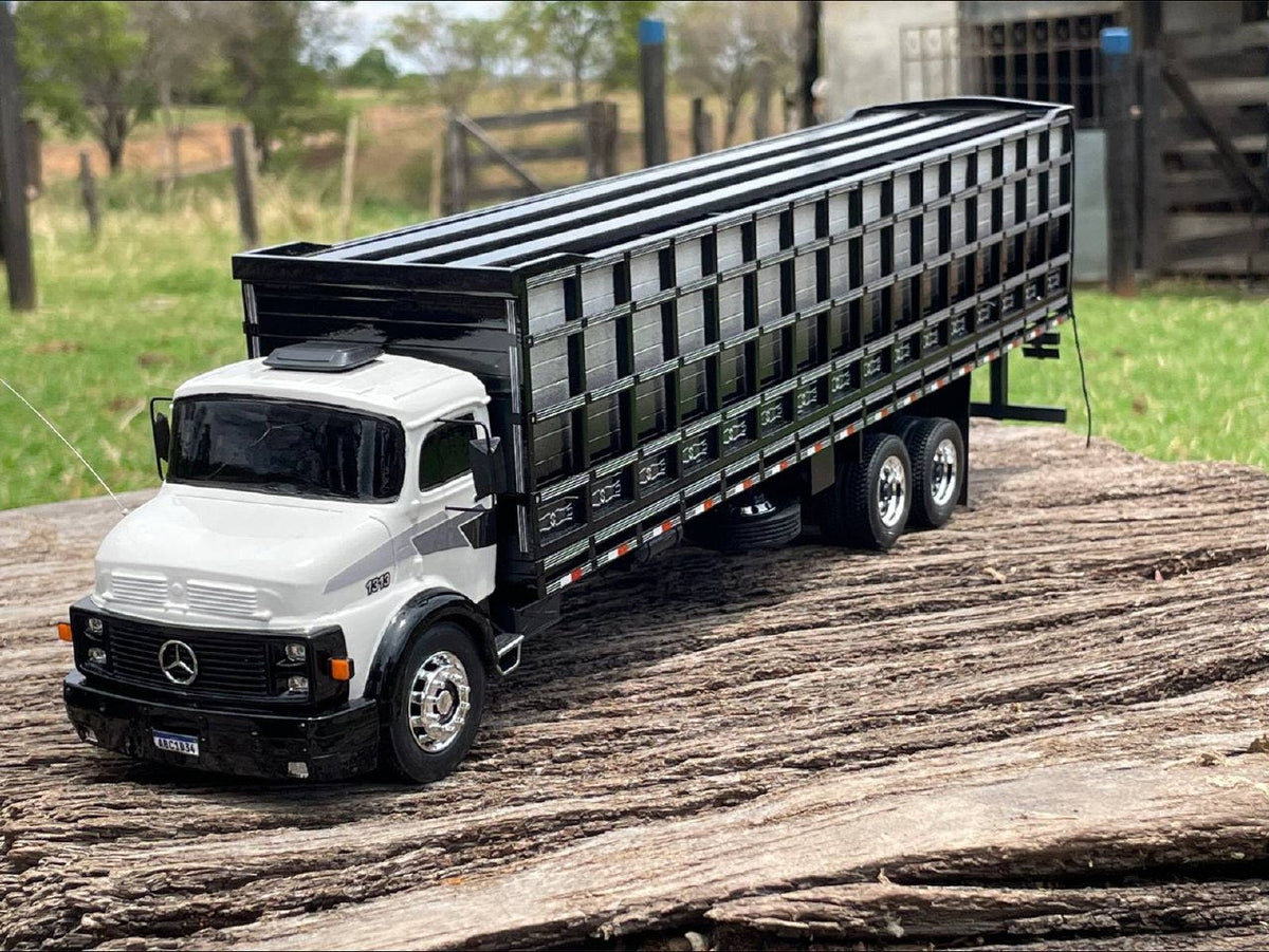 Miniatura Mercedes-Benz L-1313 Boiadeiro - Escala 1/24