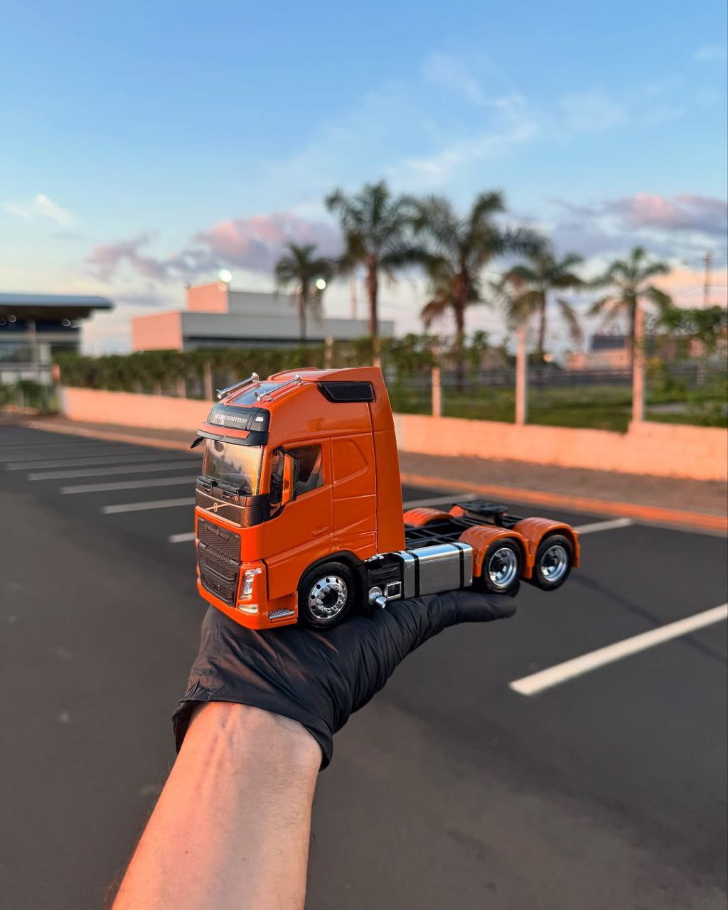 Miniatura Volvo FH 540 Globetrotter - Escala 1/24