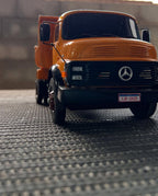 Miniatura Mercedes-Benz 1113 Basculante Laranja – Escala 1/24