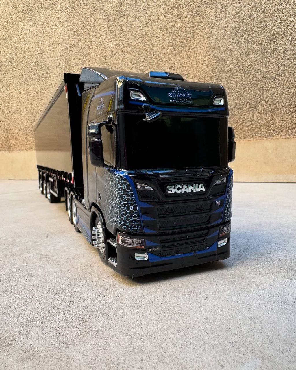 Miniatura Scania NTG + Carreta Vanderleia Sider Guerra – Escala 1/24 (Personalizável)
